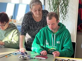 Arbeiten mit dem Stopf-Pilz und der Nähmaschine