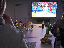 Handball-WM: Deutschland vs. Frankreich im Inklusiven Wohnen